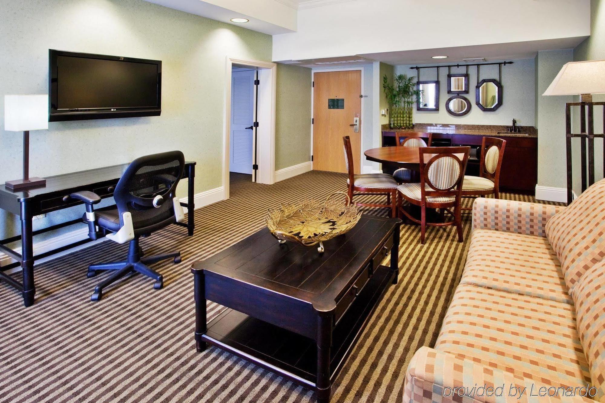 Holiday Inn Express Hotel & Suites Atlanta Buckhead By Ihg Esterno foto